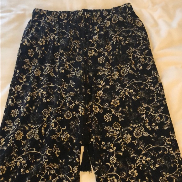 Wide leg printed pant with tassle drawstring - Picture 4 of 4